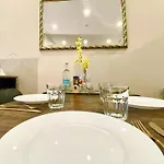Femo - Royal - Oberstadt - Separater Eingang - Zentral זיגן