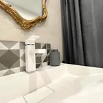 Femo - Royal - Oberstadt - Separater Eingang - Zentral *