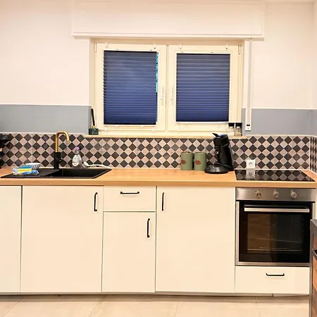 Femo Royal 60 Qm Mit Parkplatz & Terrasse Nahe Oberstadt Appartement
