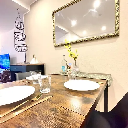 Femo - Royal - Oberstadt - Separater Eingang - Zentral