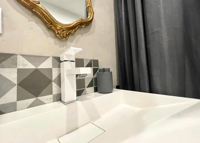 Femo - Royal - Oberstadt - Separater Eingang - Zentral *